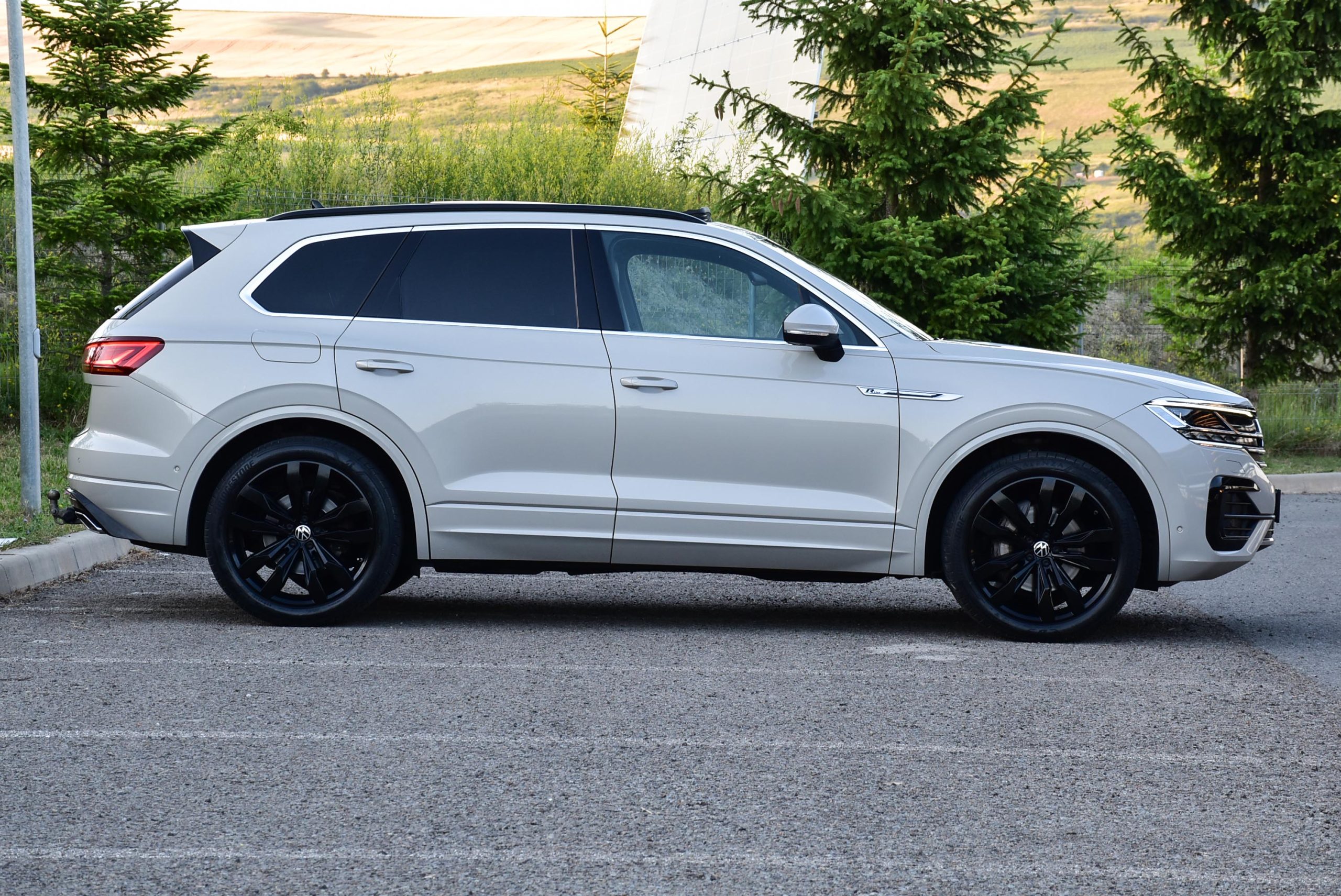 VW Touareg 3.0 V6 TDI 4Motion R-Line 2021 - Image 16