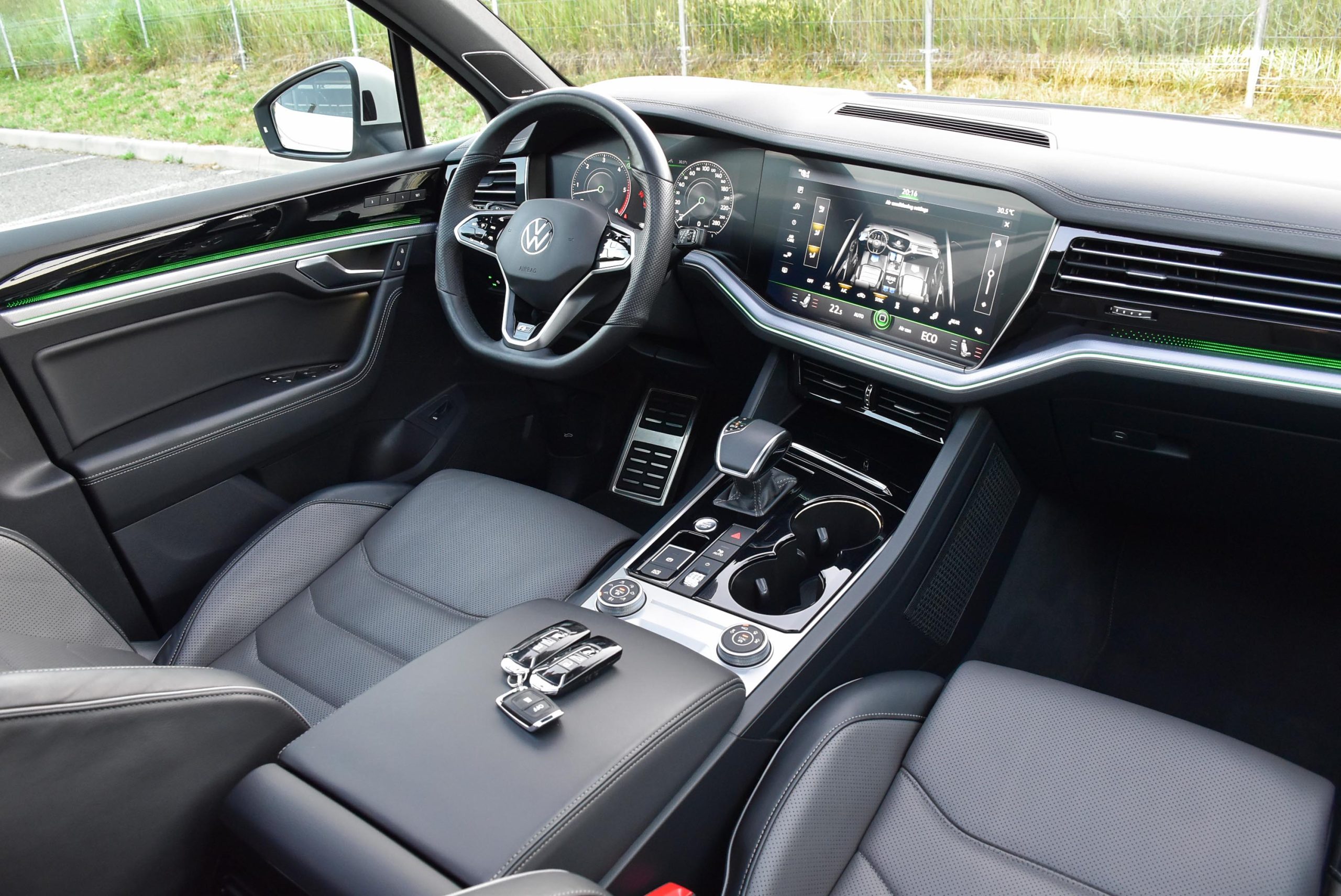 VW Touareg 3.0 V6 TDI 4Motion R-Line 2021 - Image 31