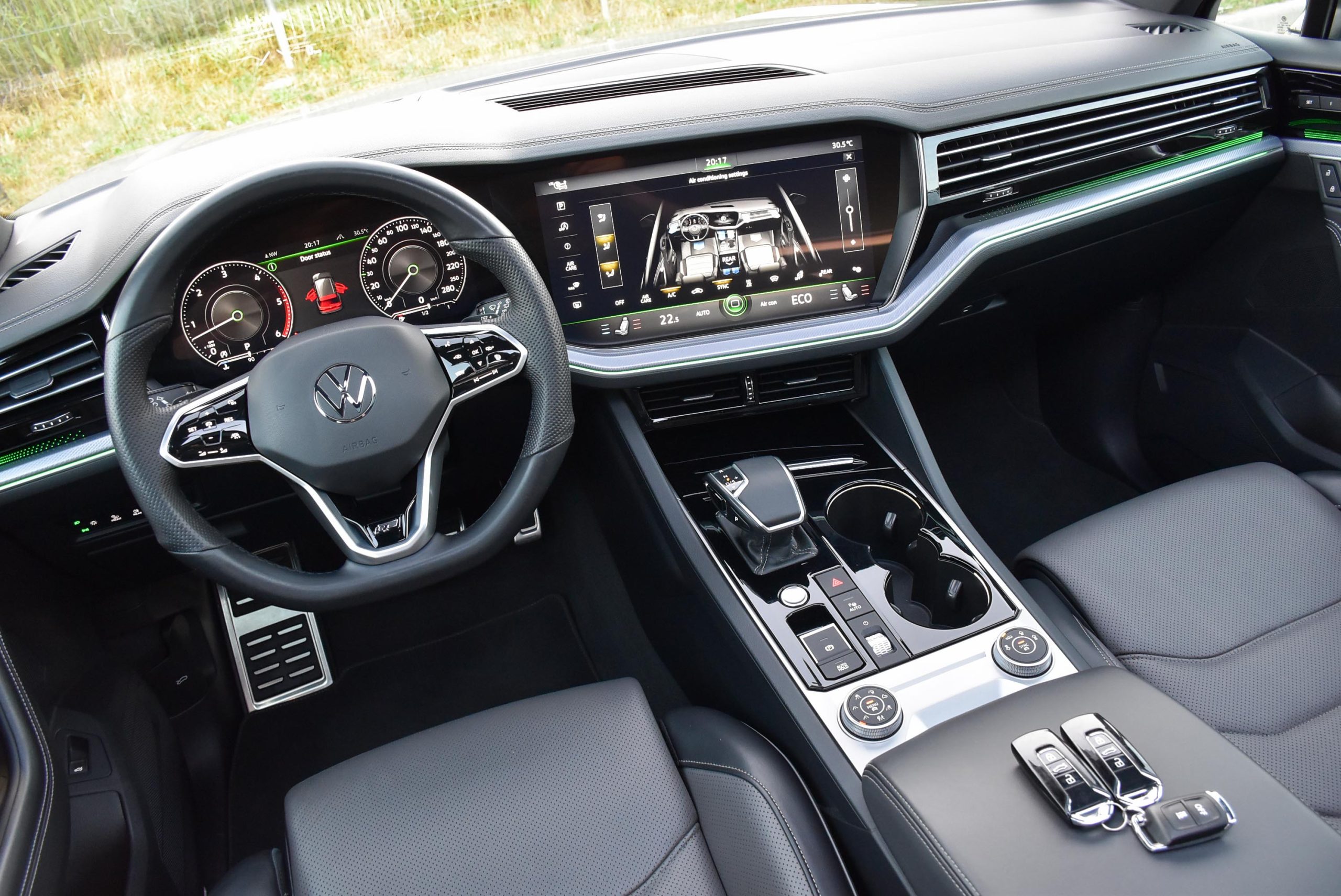 VW Touareg 3.0 V6 TDI 4Motion R-Line 2021 - Image 32