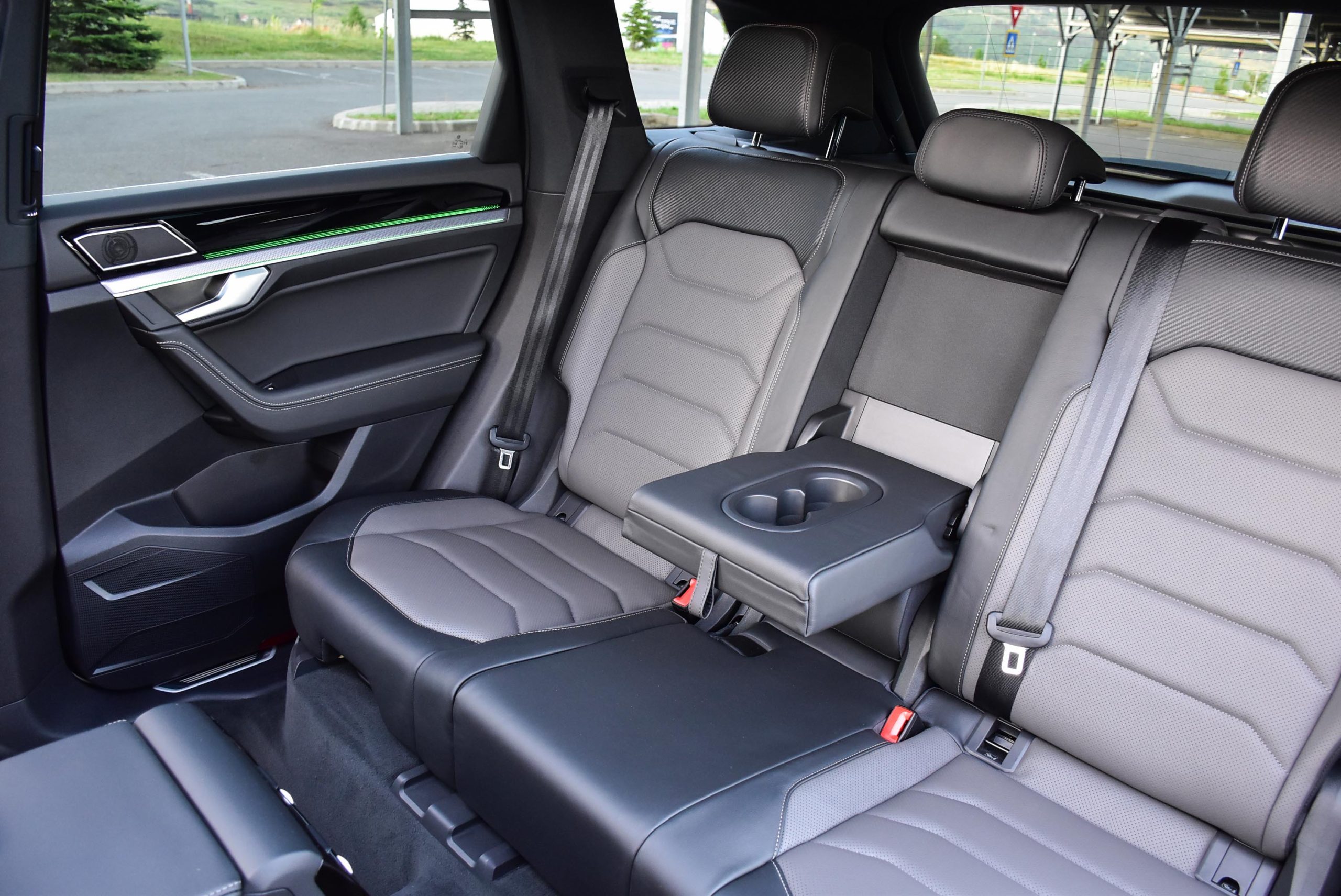 VW Touareg 3.0 V6 TDI 4Motion R-Line 2021 - Image 40