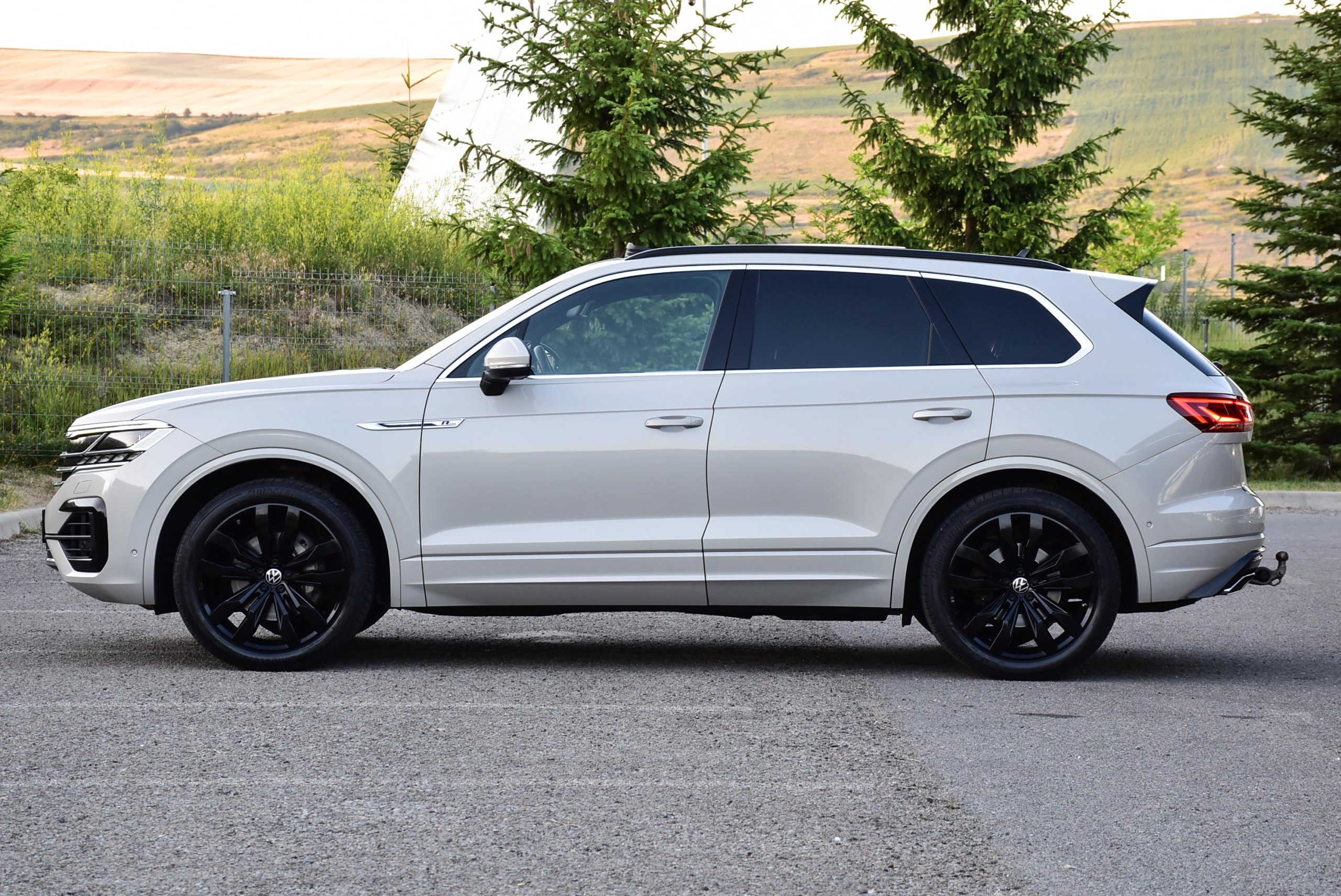VW Touareg 3.0 V6 TDI 4Motion R-Line 2021 - Image 8